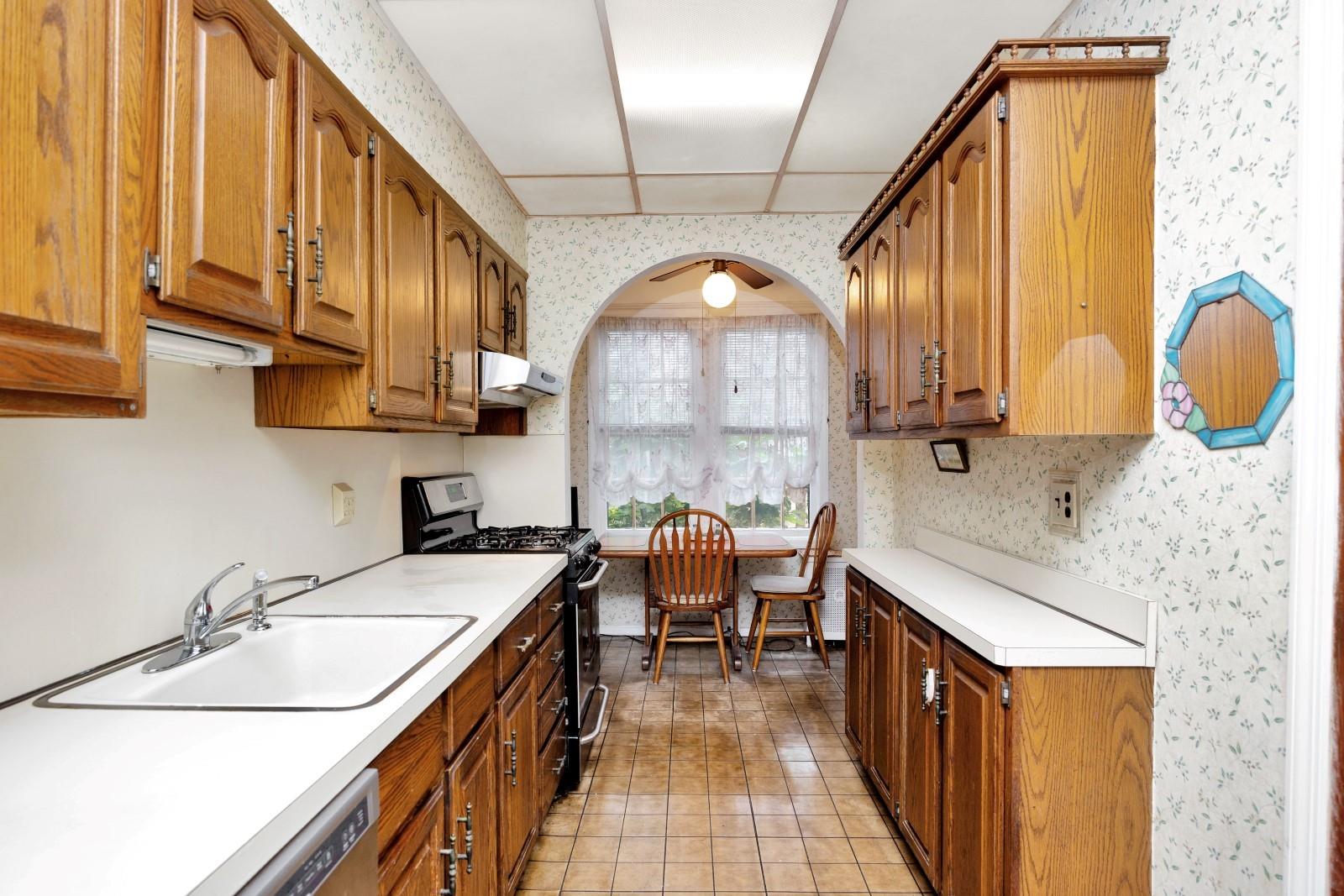 #10 photo, 64-66 82nd Place, クイーンズ区 Middle Village , NY 11379