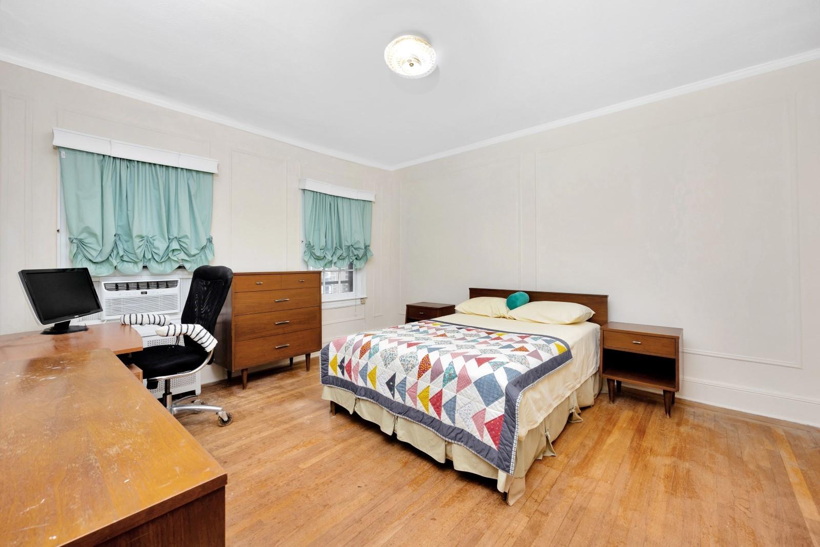 #12 photo, 64-66 82nd Place, クイーンズ区 Middle Village , NY 11379