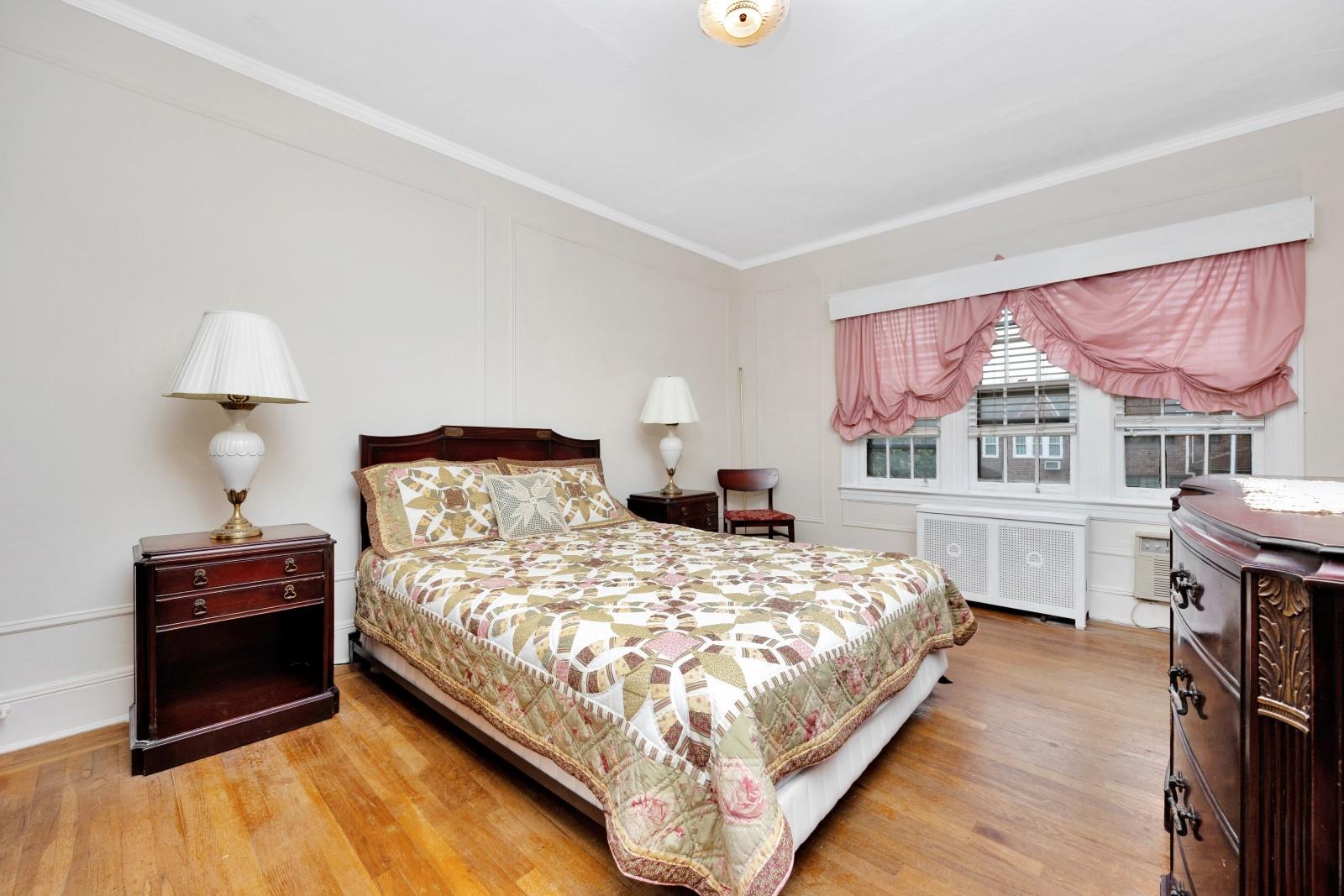 #13 photo, 64-66 82nd Place, クイーンズ区 Middle Village , NY 11379