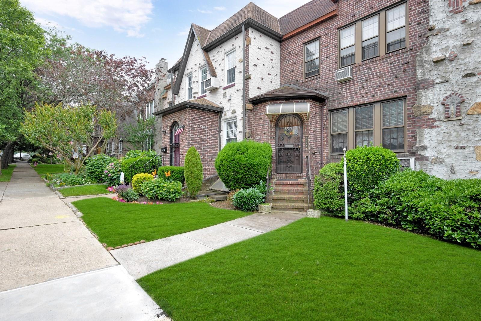 #3 photo, 64-66 82nd Place, クイーンズ区 Middle Village , NY 11379