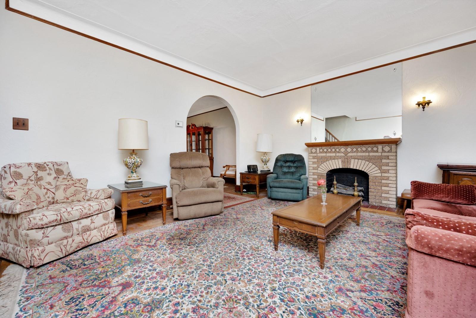 #4 photo, 64-66 82nd Place, クイーンズ区 Middle Village , NY 11379