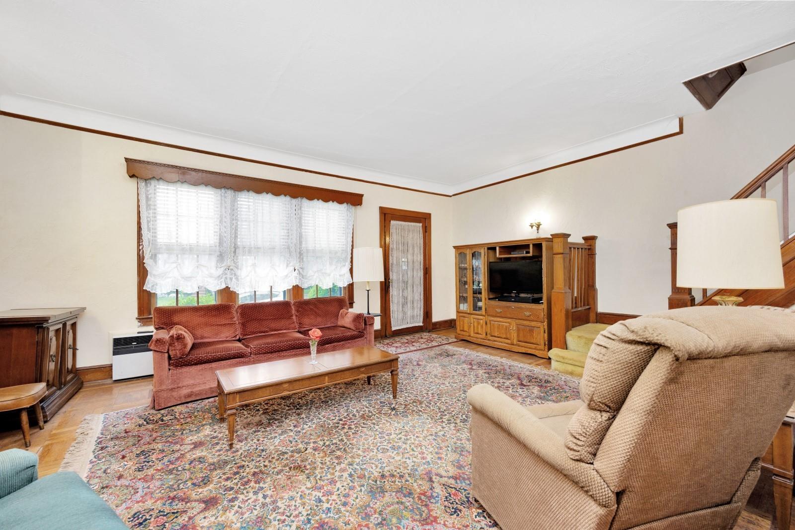 #6 photo, 64-66 82nd Place, クイーンズ区 Middle Village , NY 11379