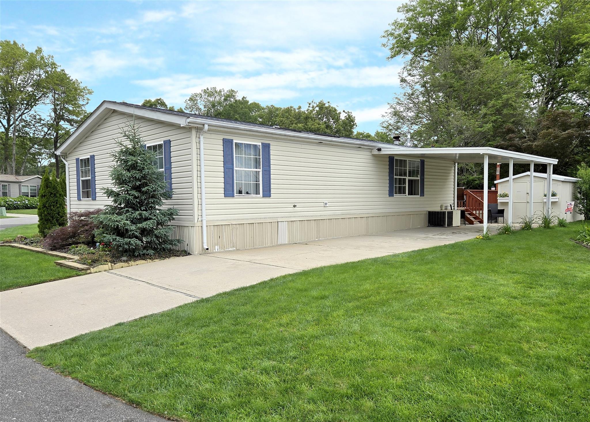 #1 photo, 425 Circlewood, سوفولك Riverhead , NY 11901