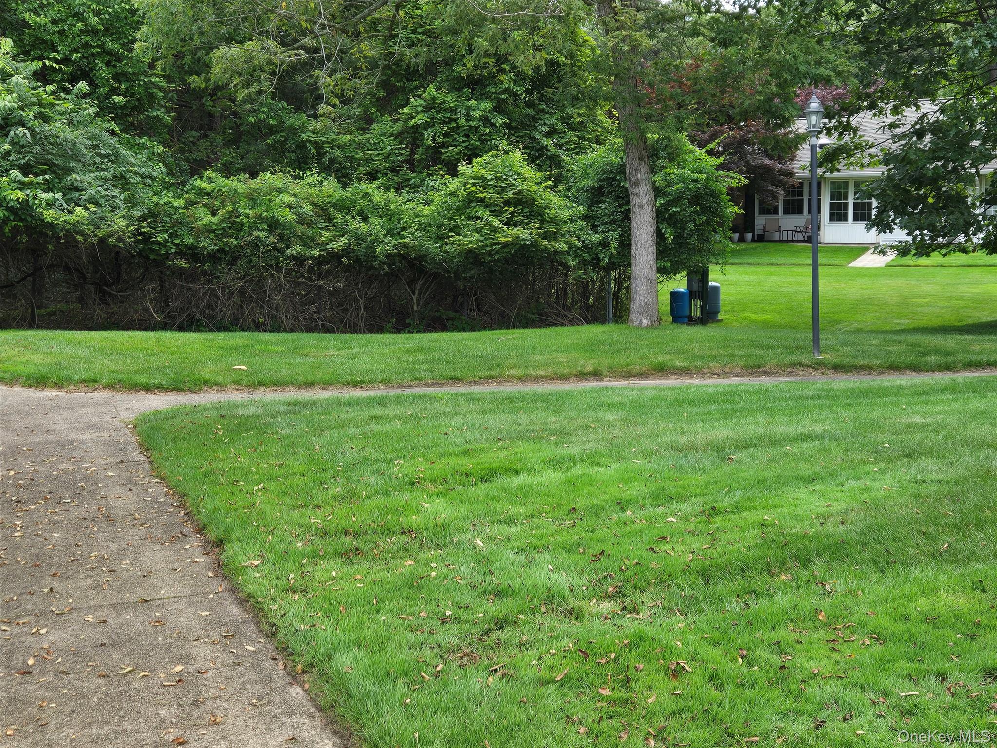 #15 photo, 311 Woodbridge Drive, サフォーク郡 Ridge , NY 11961