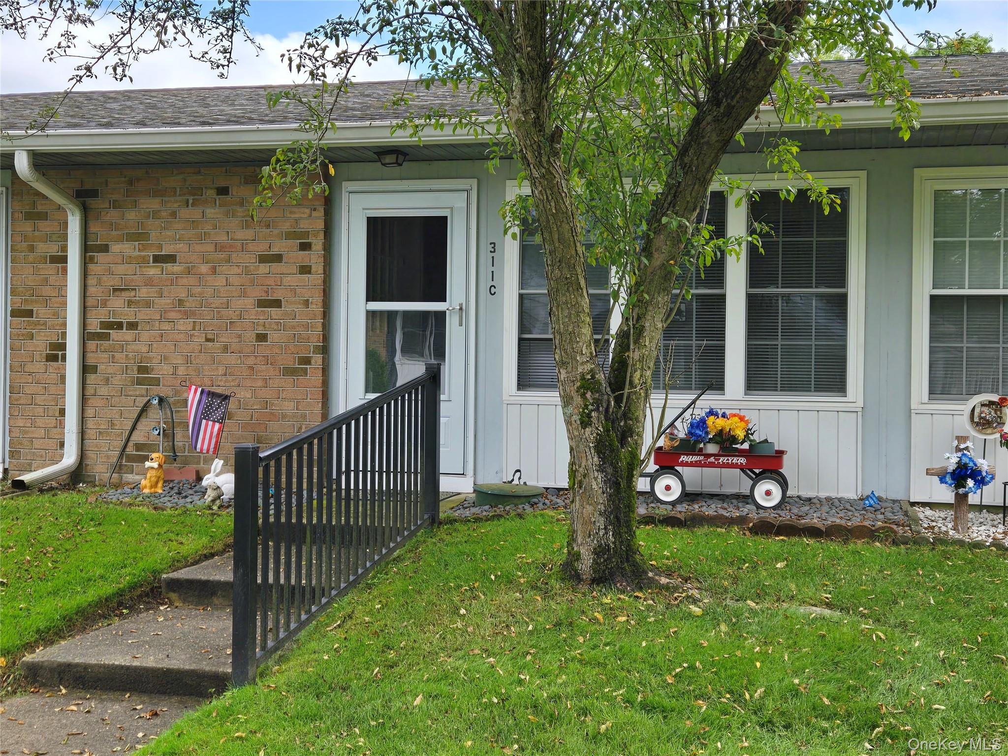 #2 photo, 311 Woodbridge Drive, サフォーク郡 Ridge , NY 11961