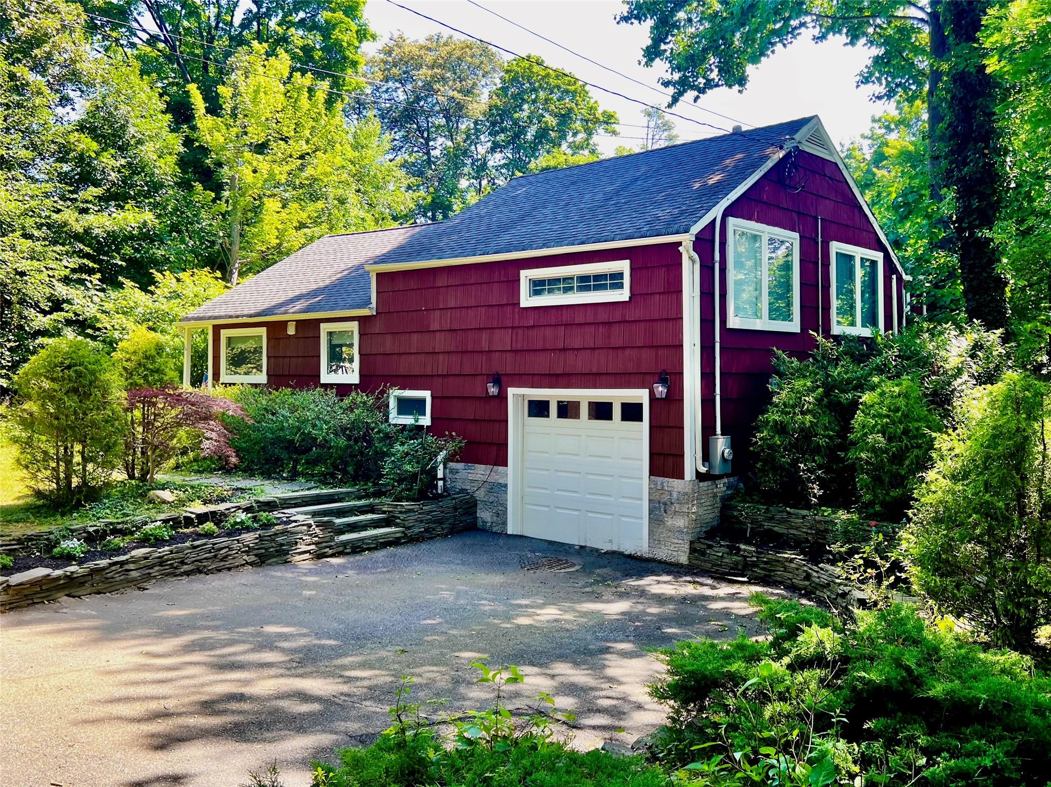 #1 photo, 14 Suydam Drive, سوفولك Melville , NY 11747