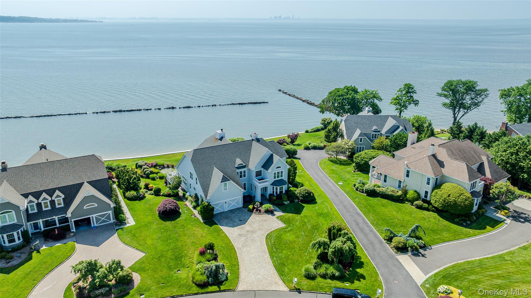 #2 photo, 38 Pembroke Drive, ナッソー郡 Glen Cove , NY 11542