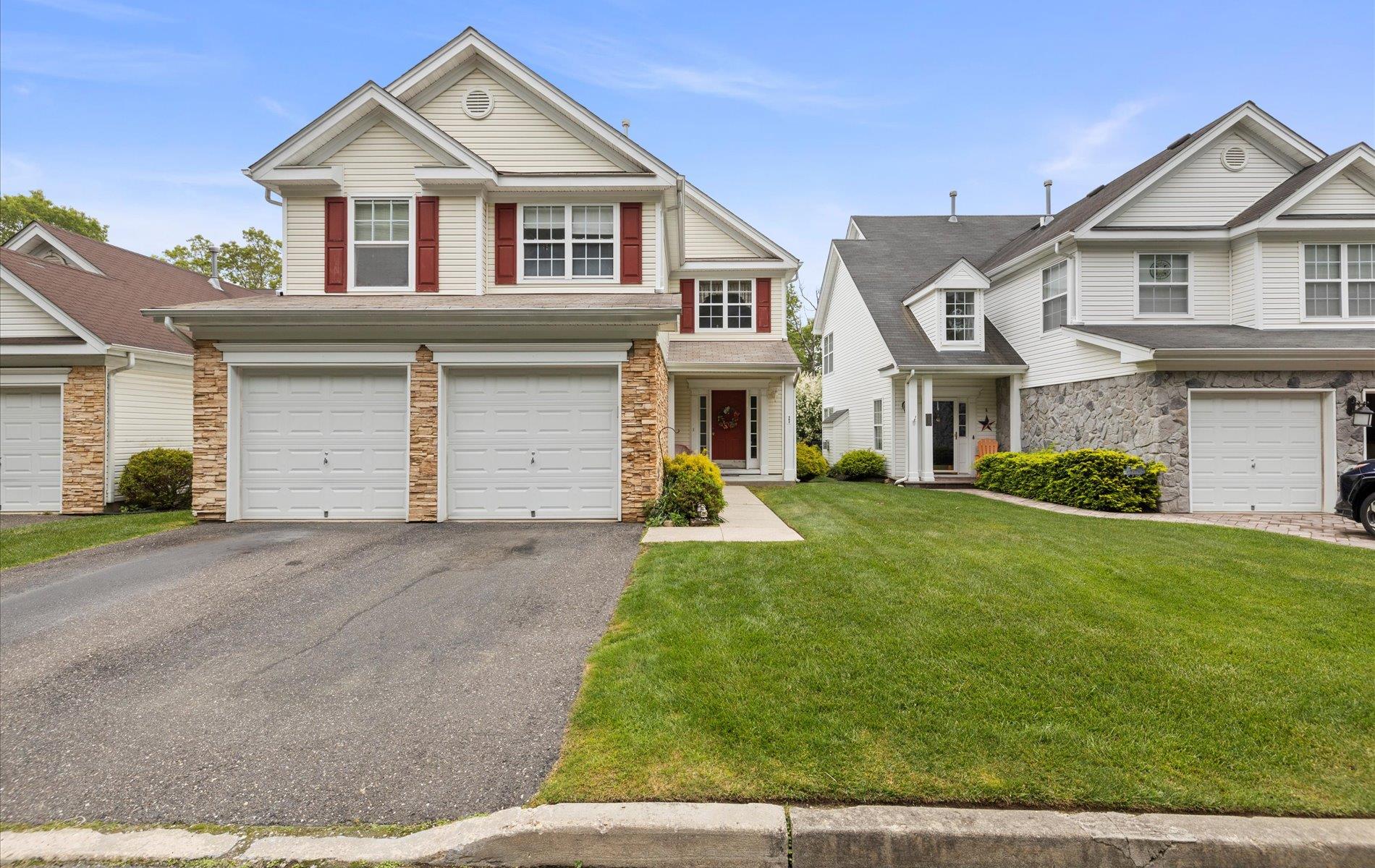 #1 photo, 302 Birchwood Park Drive, سوفولك Middle Island , NY 11953