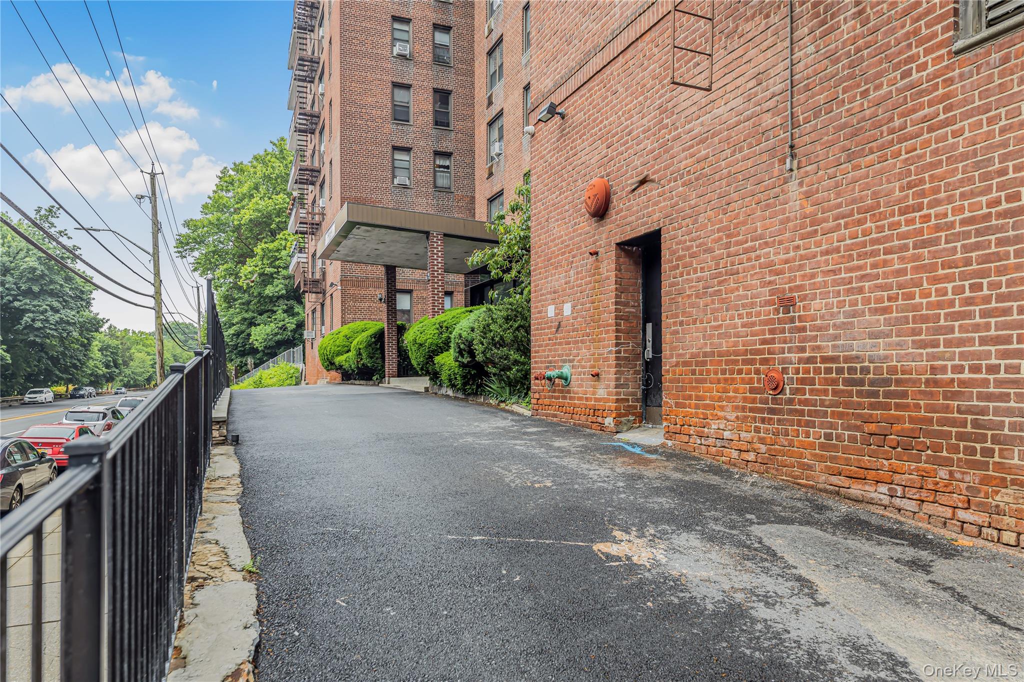 #2 photo, 277 Bronx River Road, Yonkers , NY 10704