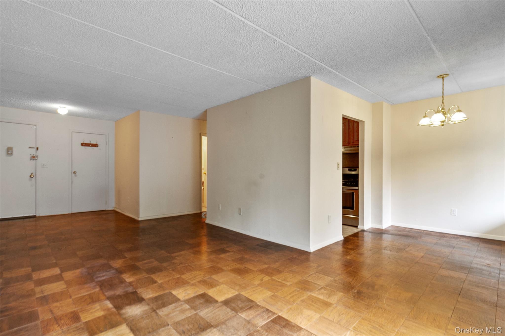 #14 photo, 687 Bronx River Road, 紐約州 Yonkers , NY 10704