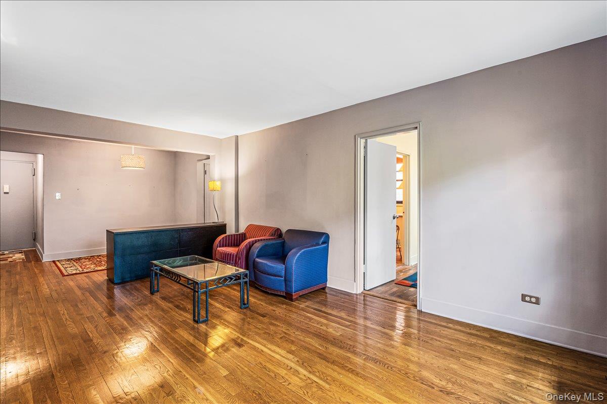 #6 photo, 139-15 83 Avenue, クイーンズ区 Briarwood , NY 11435