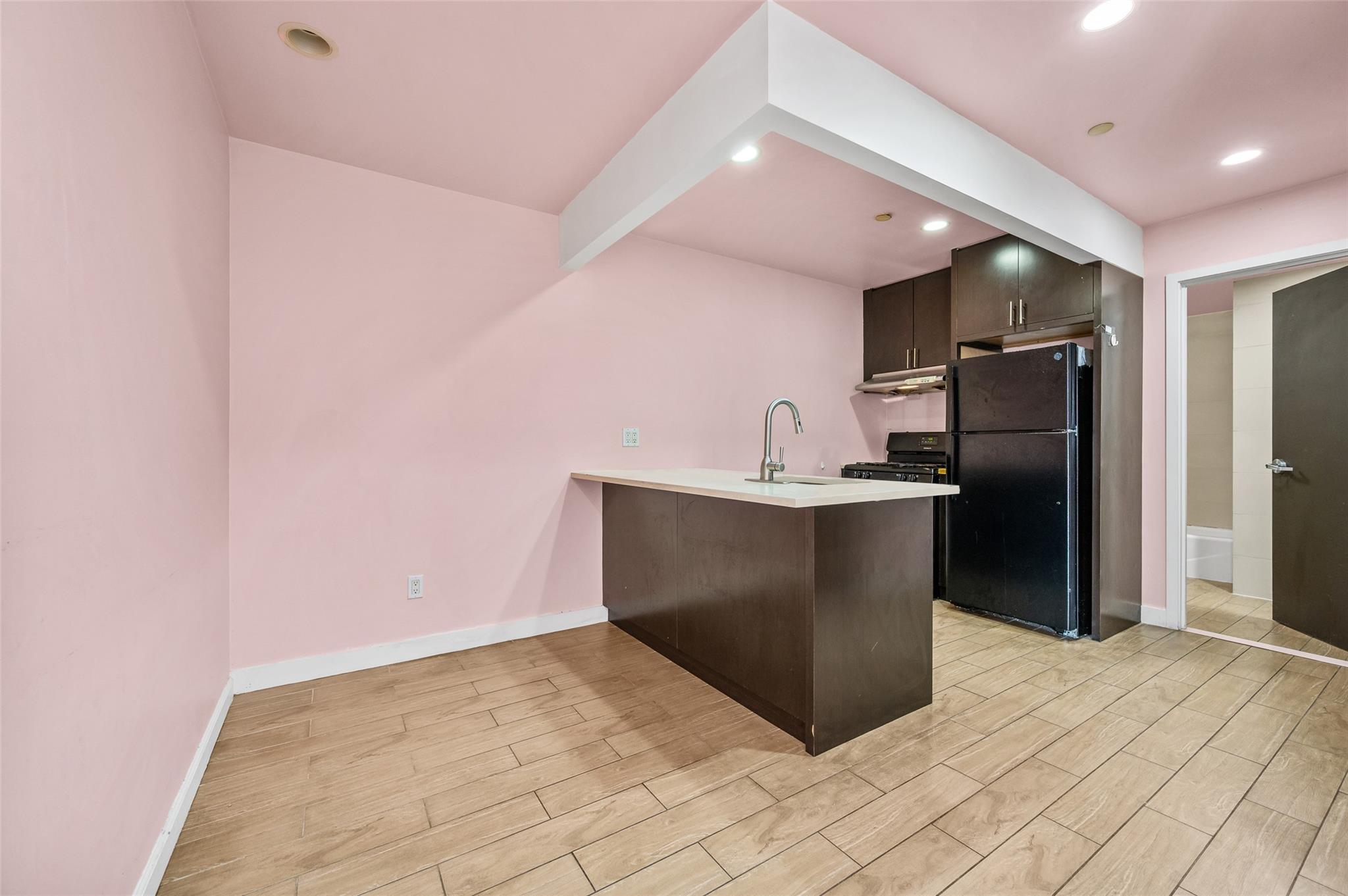 #3 photo, 41-38 College Point Boulevard, クイーンズ区 Flushing , NY 11355