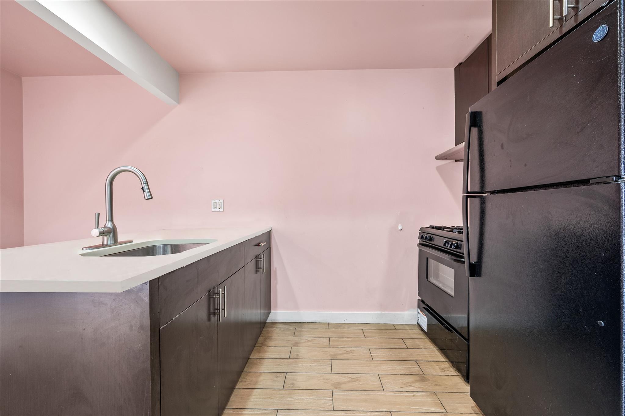 #4 photo, 41-38 College Point Boulevard, クイーンズ区 Flushing , NY 11355