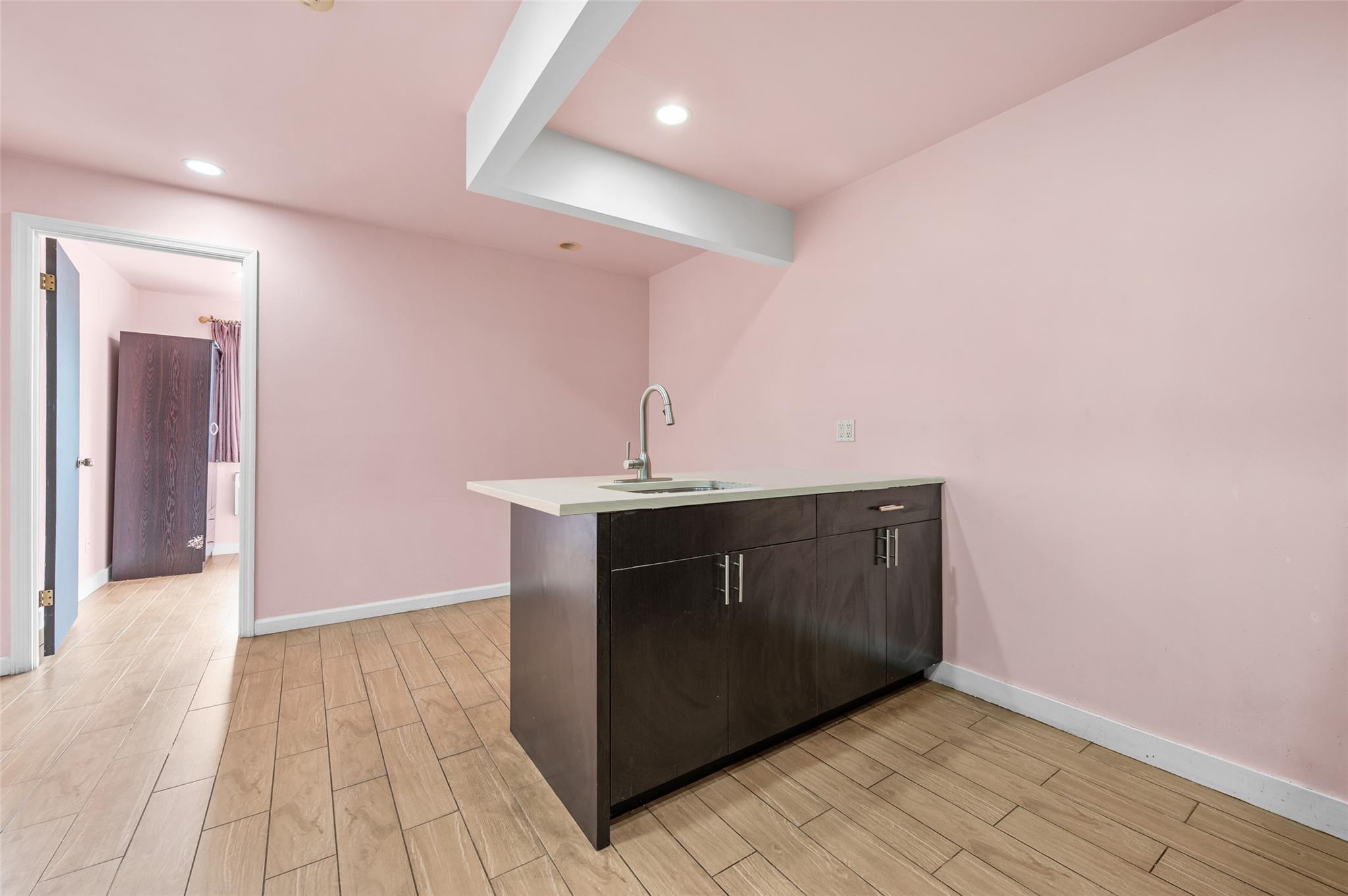 #7 photo, 41-38 College Point Boulevard, クイーンズ区 Flushing , NY 11355