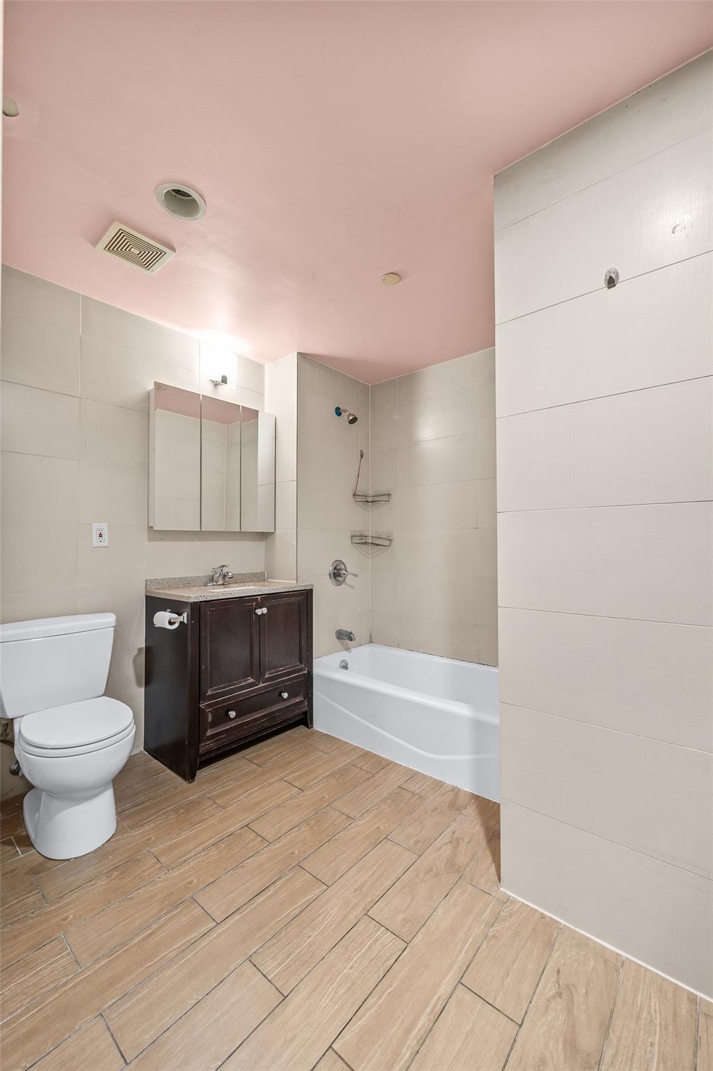 #9 photo, 41-38 College Point Boulevard, クイーンズ区 Flushing , NY 11355