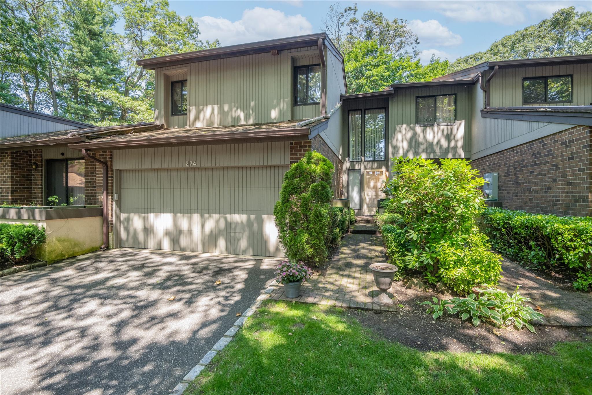 #1 photo, 274 Vista Drive, ناسو Jericho , NY 11753
