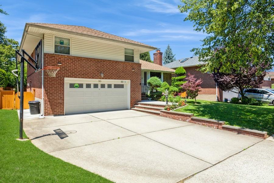 #1 photo, 50 Edgewood Drive, Garden City , NY 11040