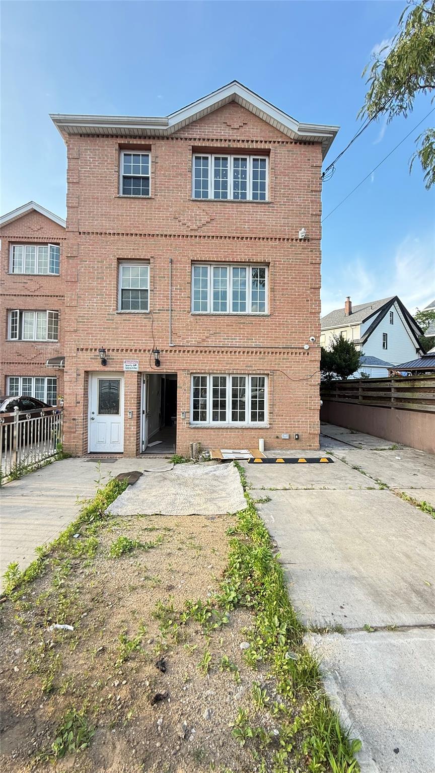 #1 photo, 18827 Woodhull Avenue, Hollis , NY 11423