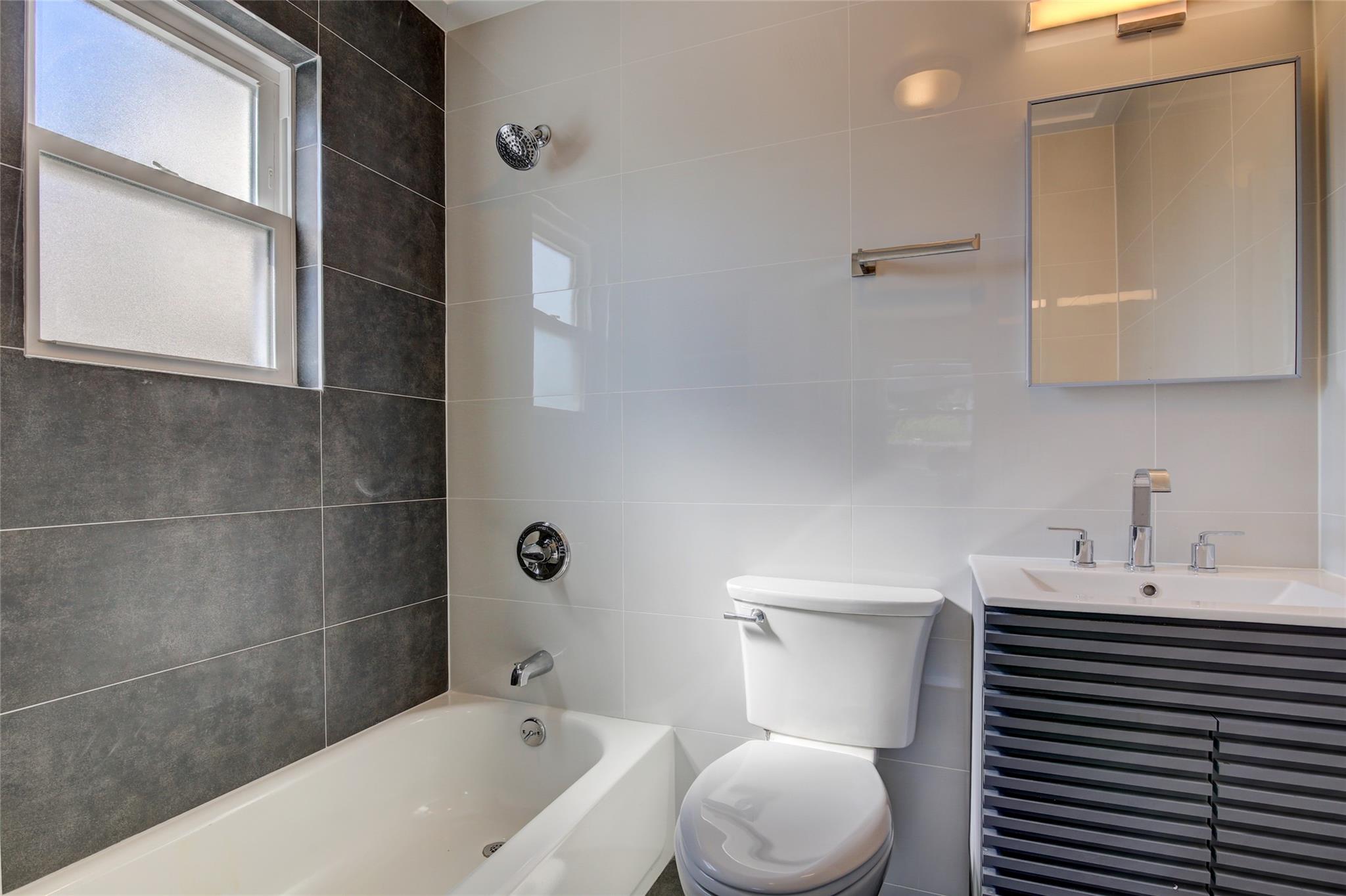 #3 photo, 89-25 127th Street, クイーンズ区 Richmond Hill , NY 11418