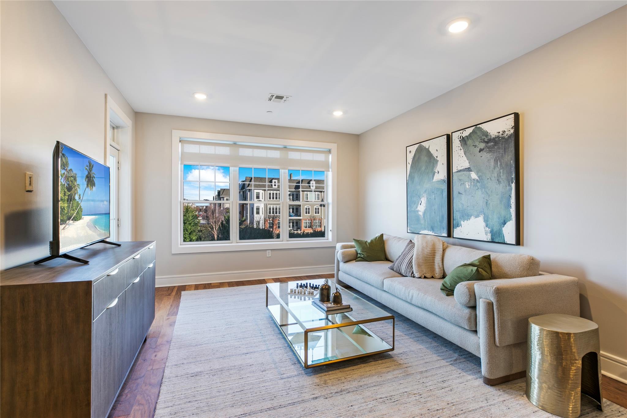 #1 photo, 990 Corporate Drive, ناسو Westbury , NY 11590