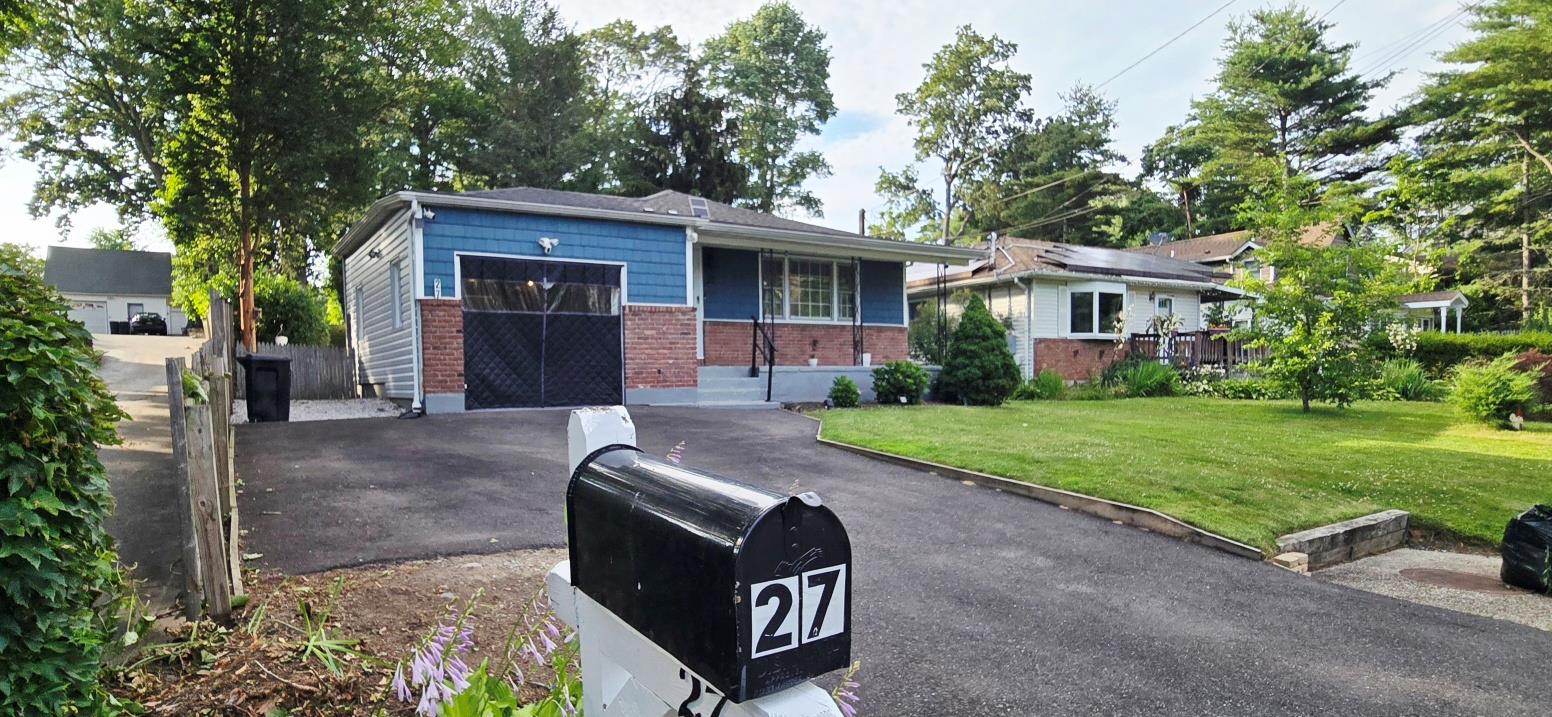 #1 photo, 27 Nichols Road, سوفولك Huntington Station , NY 11746