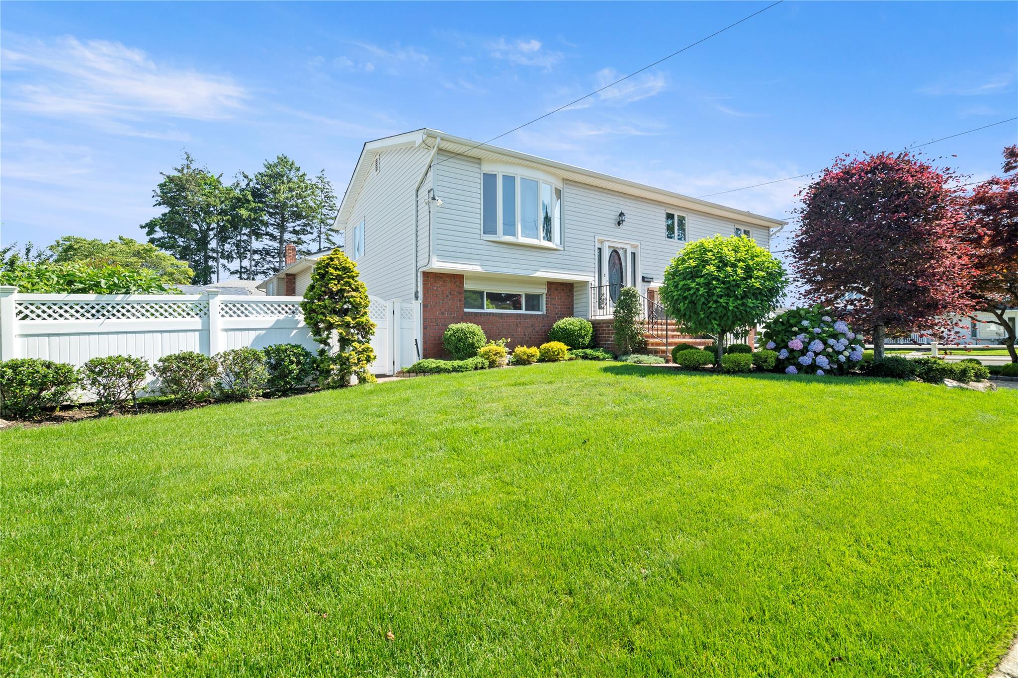 #1 photo, 2 Sherman Avenue, ناسو Bethpage , NY 11714