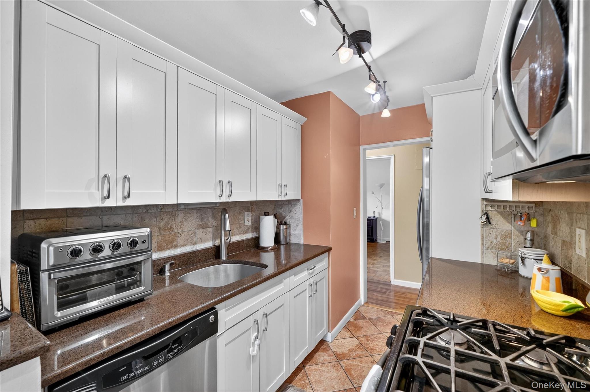 #16 photo, 505 Central Avenue, White Plains , NY 10606