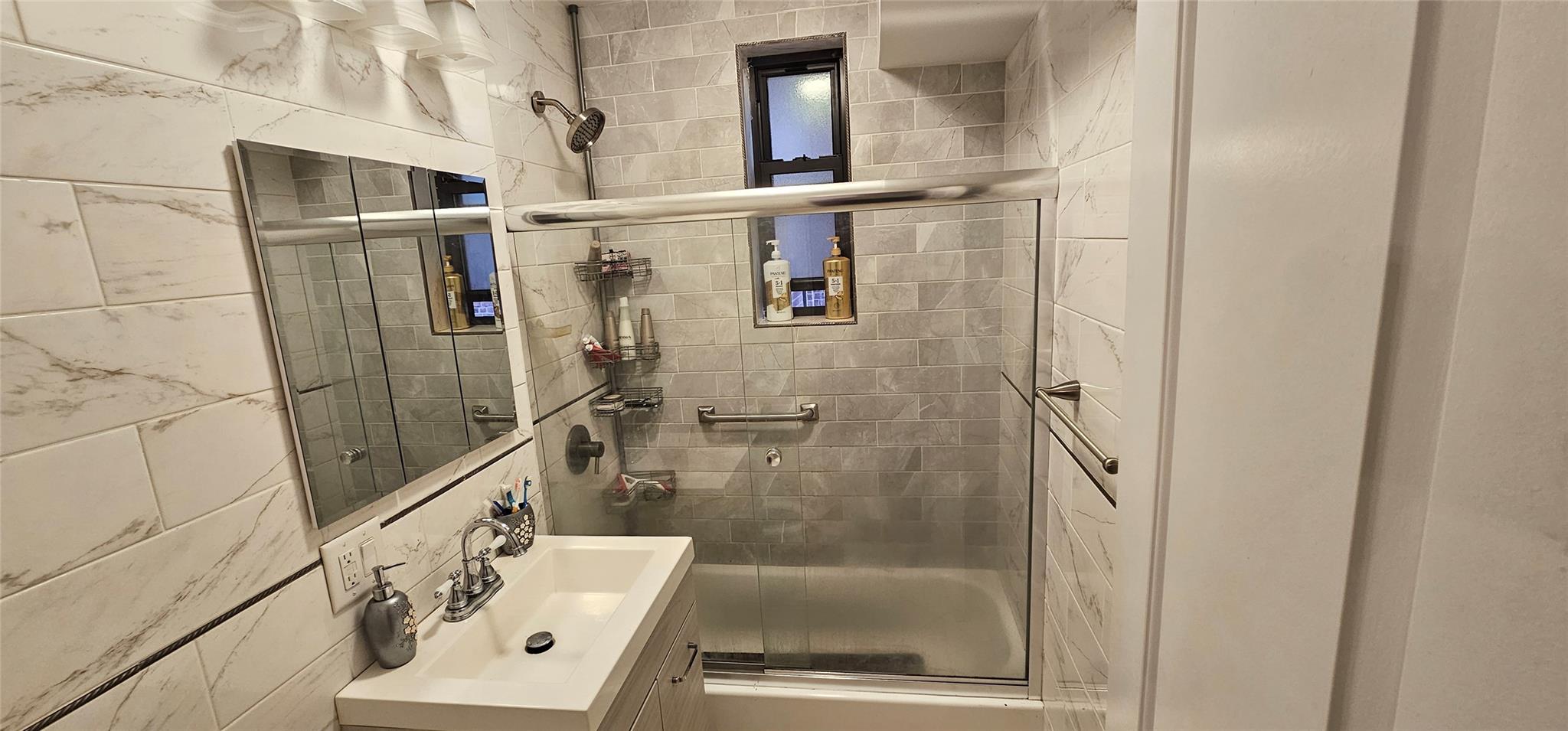 #11 photo, 3344 Junction Boulevard, クイーンズ区 Jackson Heights , NY 11372