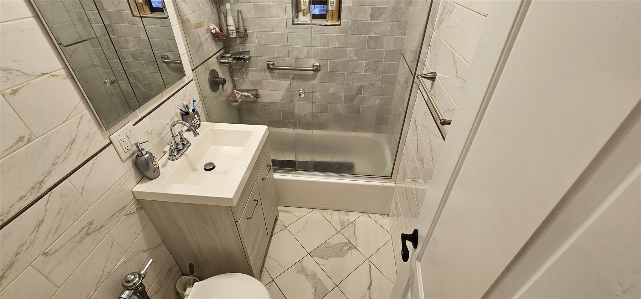 #12 photo, 3344 Junction Boulevard, クイーンズ区 Jackson Heights , NY 11372