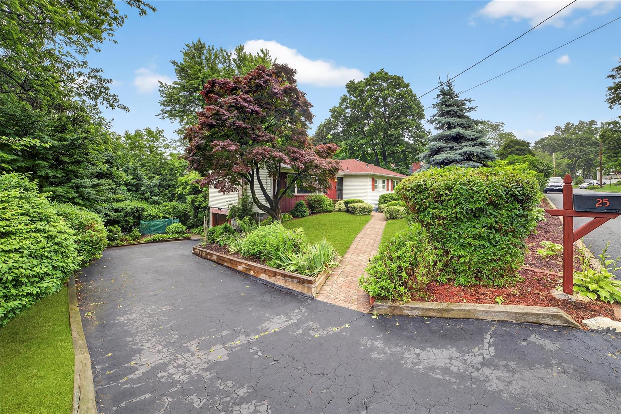 #1 photo, 25 Tappan Terrace, Briarcliff Manor , NY 10510