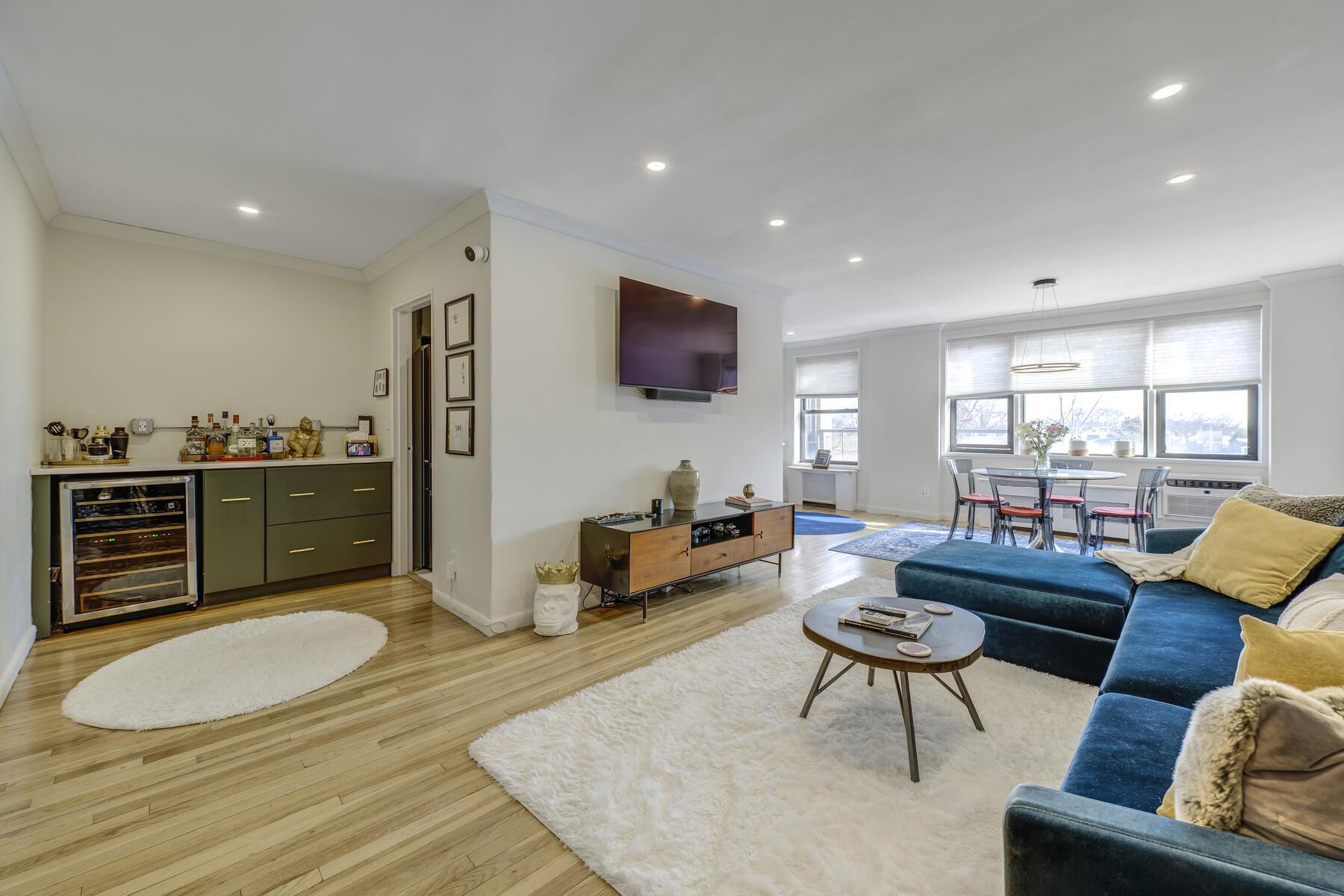 #1 photo, 5 Birchwood Court, ناسو Mineola , NY 11501