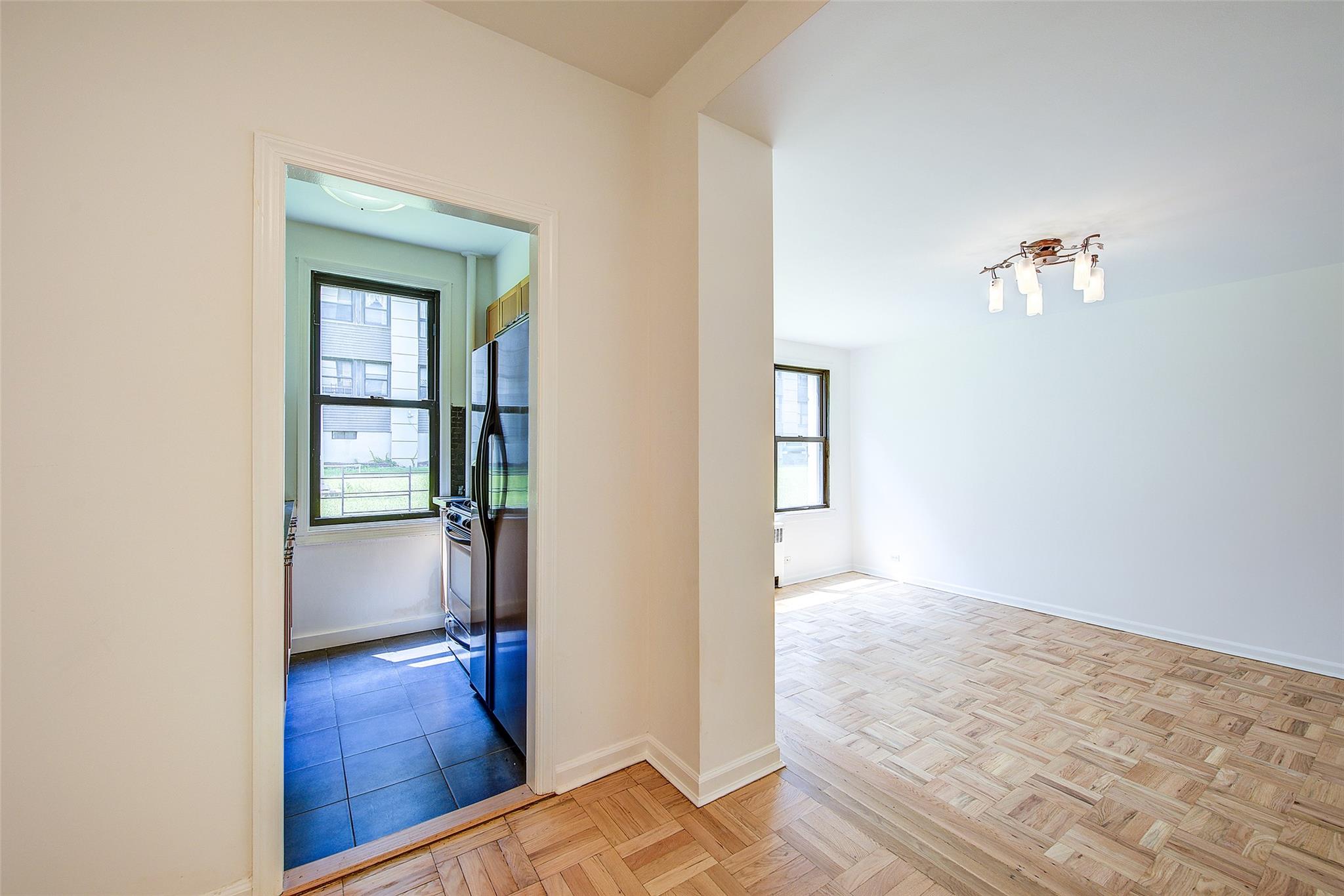 #11 photo, 98-22 63 Drive, クイーンズ区 Rego Park , NY 11374