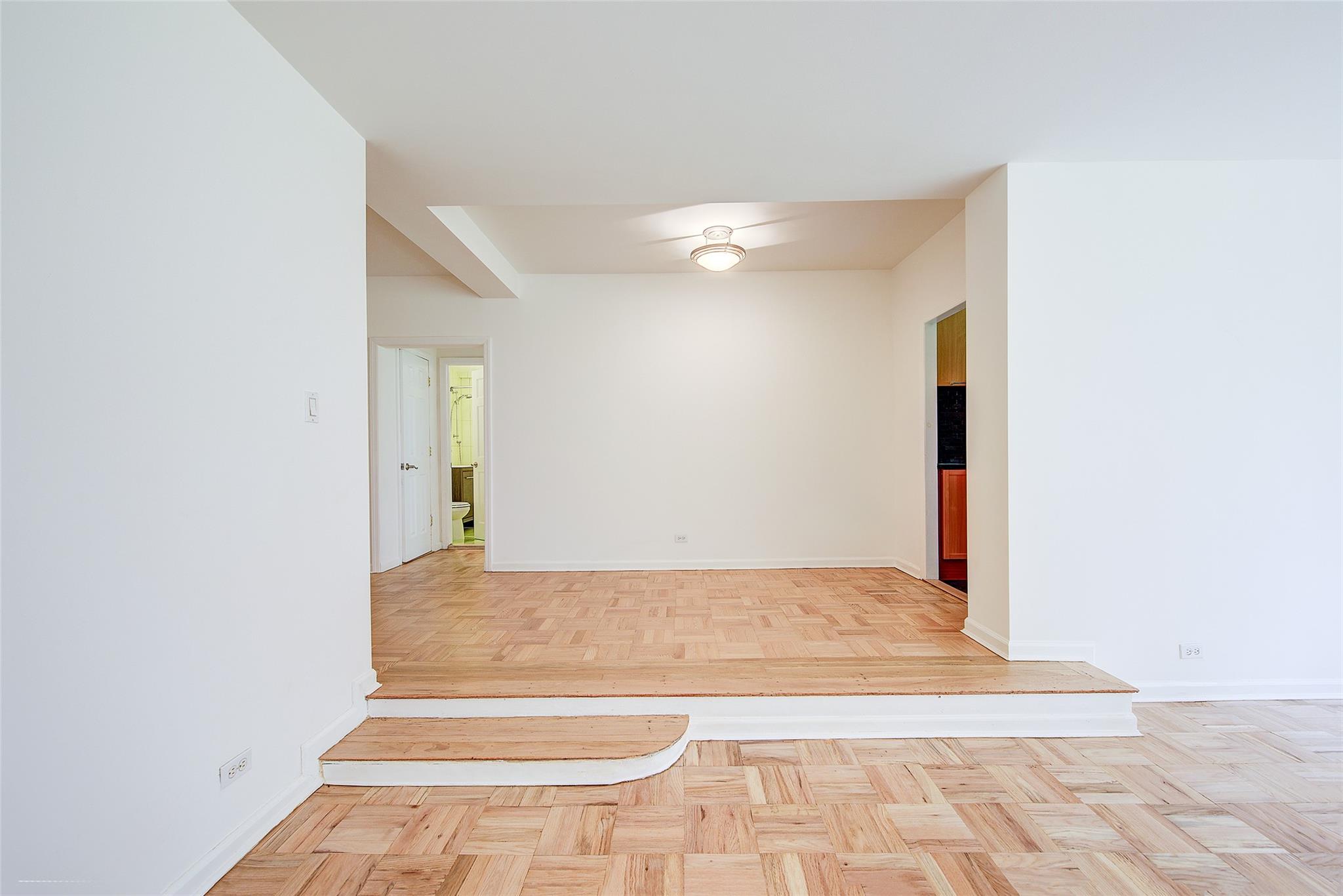 #15 photo, 98-22 63 Drive, クイーンズ区 Rego Park , NY 11374