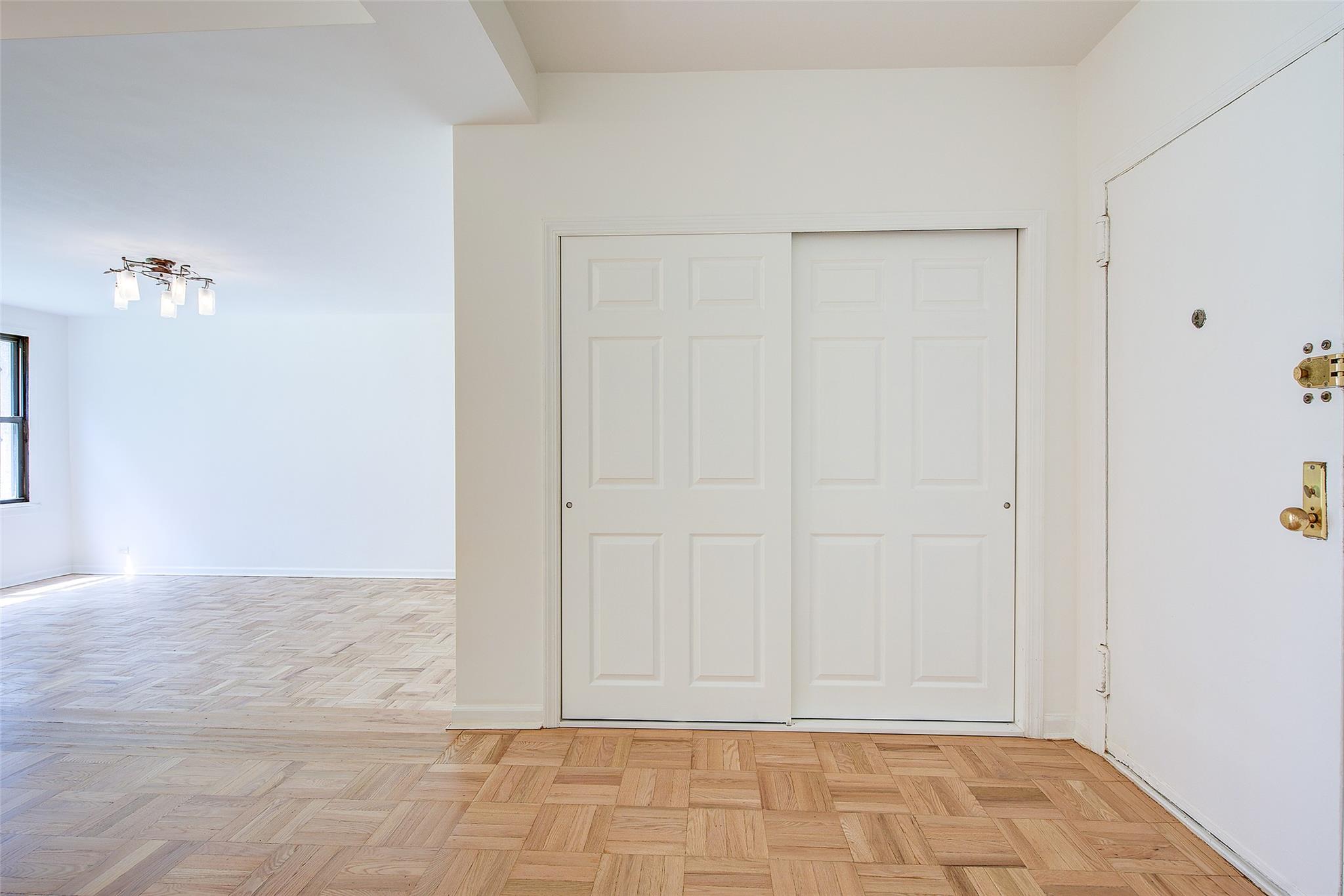 #4 photo, 98-22 63 Drive, クイーンズ区 Rego Park , NY 11374