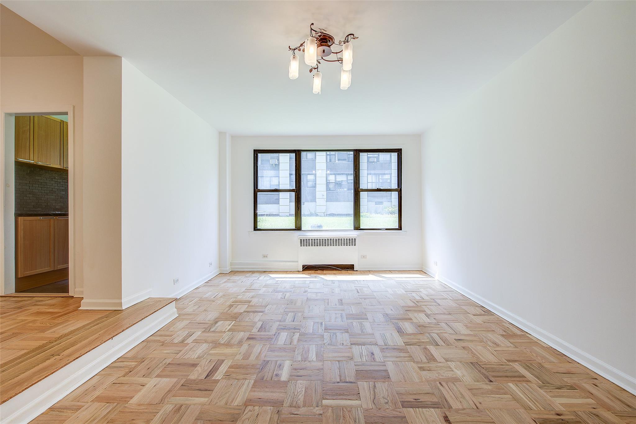 #8 photo, 98-22 63 Drive, クイーンズ区 Rego Park , NY 11374