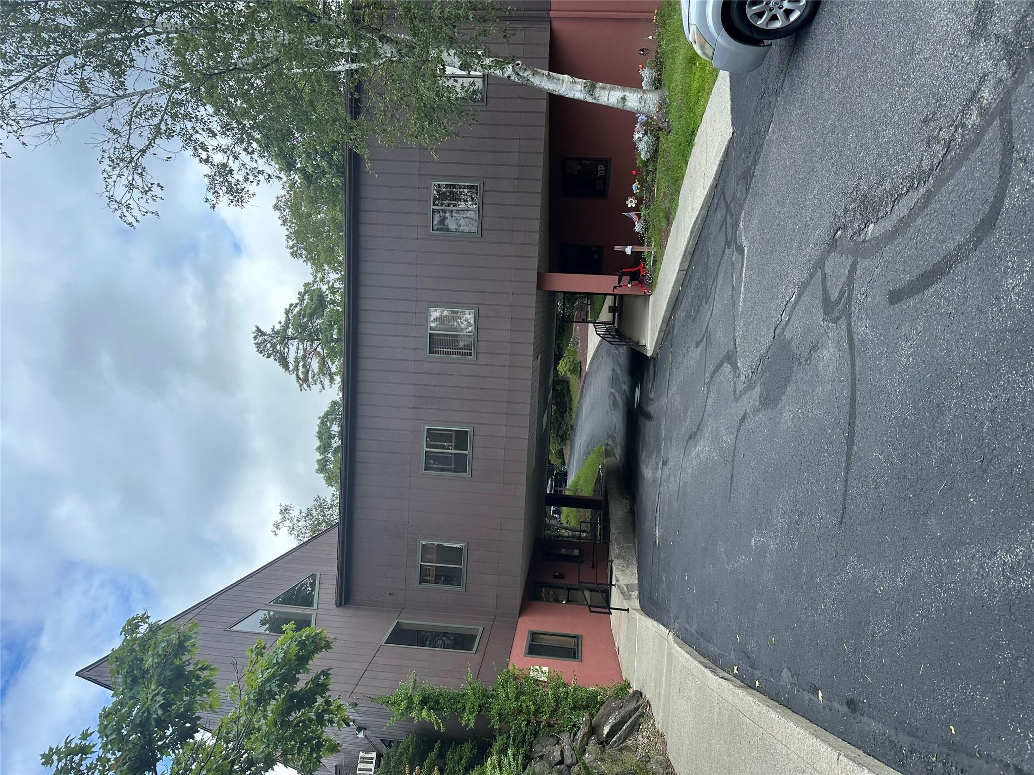 #6 photo, 7 Pinewoods Road, Hyde Park , NY 12538