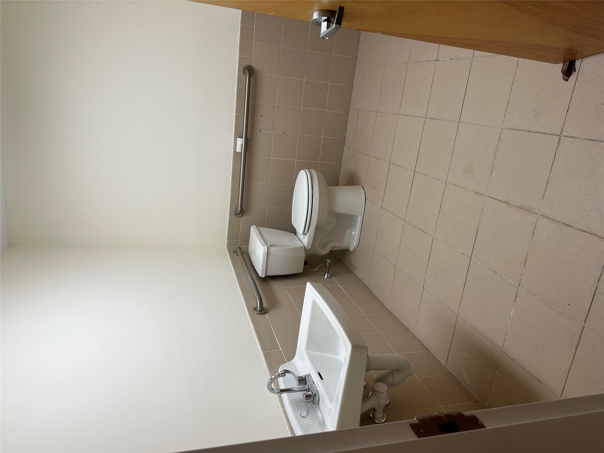 #8 photo, 7 Pinewoods Road, Hyde Park , NY 12538