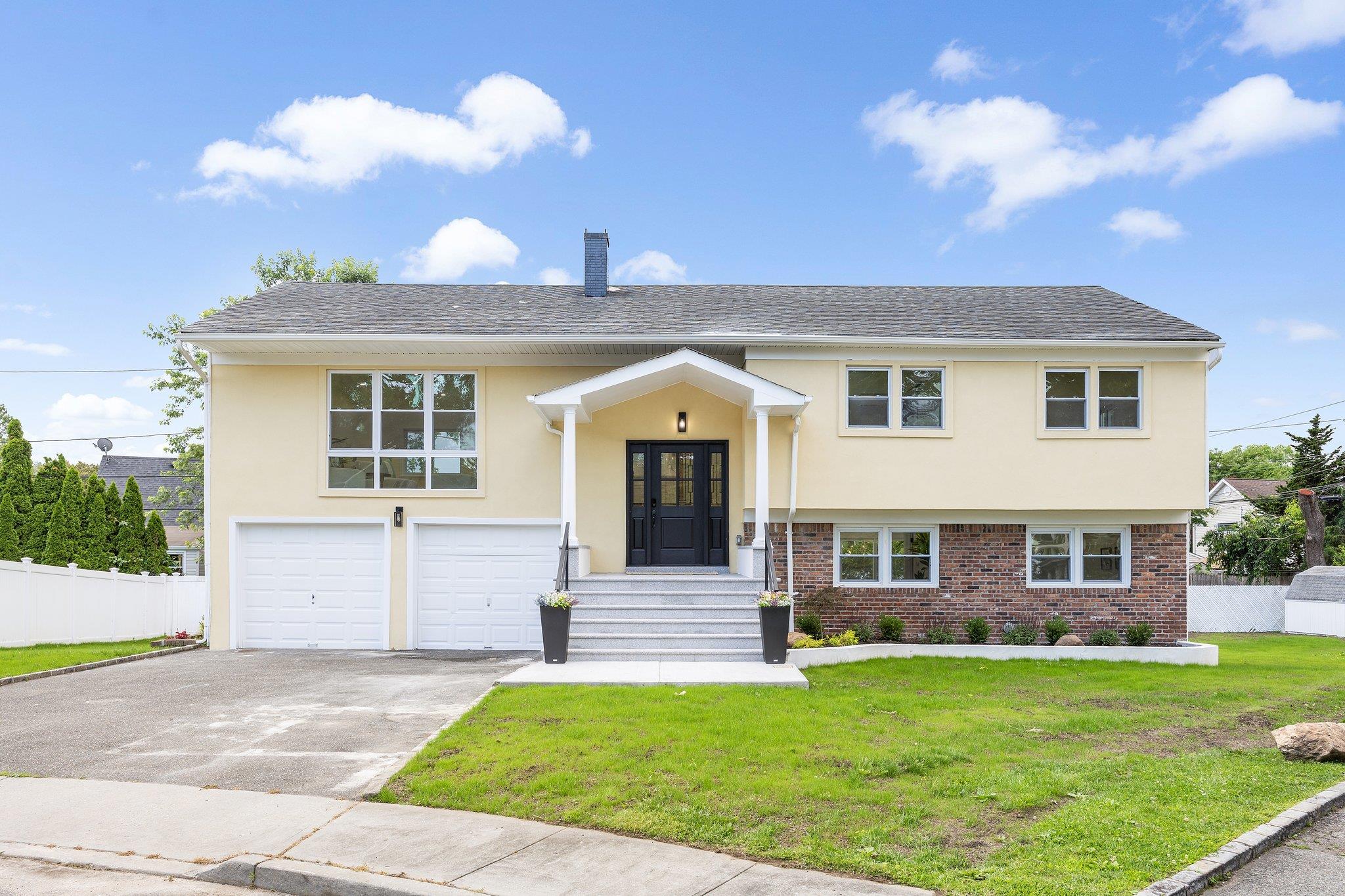 #1 photo, 6 Cathy Court, ناسو Glen Head , NY 11545