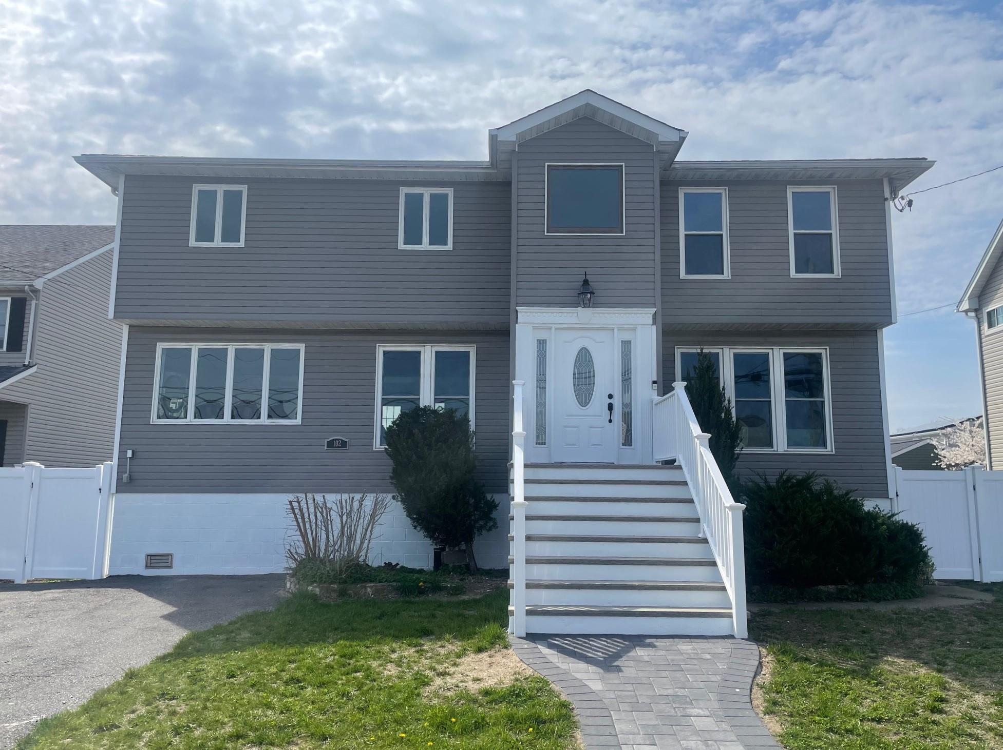 #1 photo, 102 Surf Road, سوفولك Lindenhurst , NY 11757