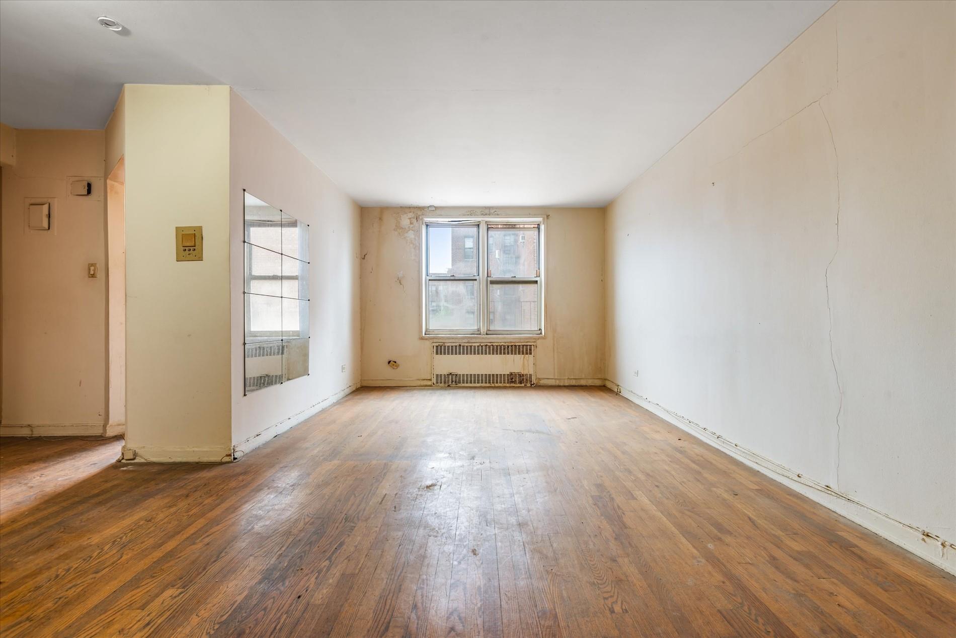 #1 photo, 67-30 Clyde Street, كوينز Forest Hills , NY 11375