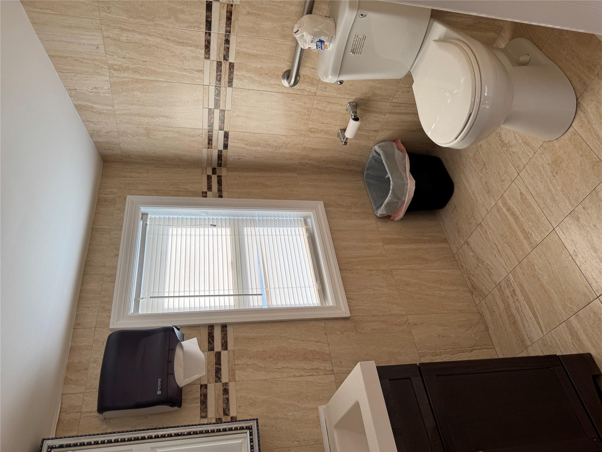 #15 photo, 90 Medford Avenue, サフォーク郡 Patchogue , NY 11772