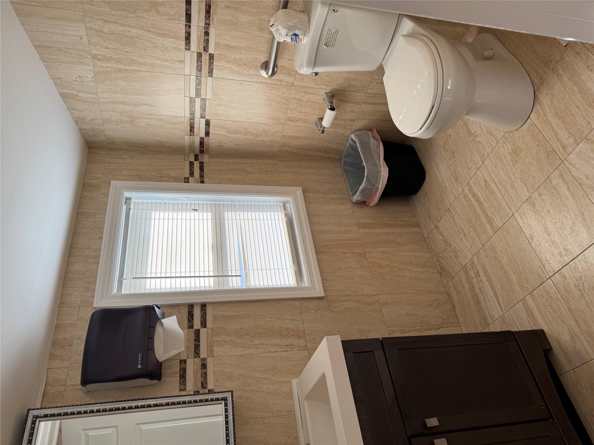 #16 photo, 90 Medford Avenue, サフォーク郡 Patchogue , NY 11772