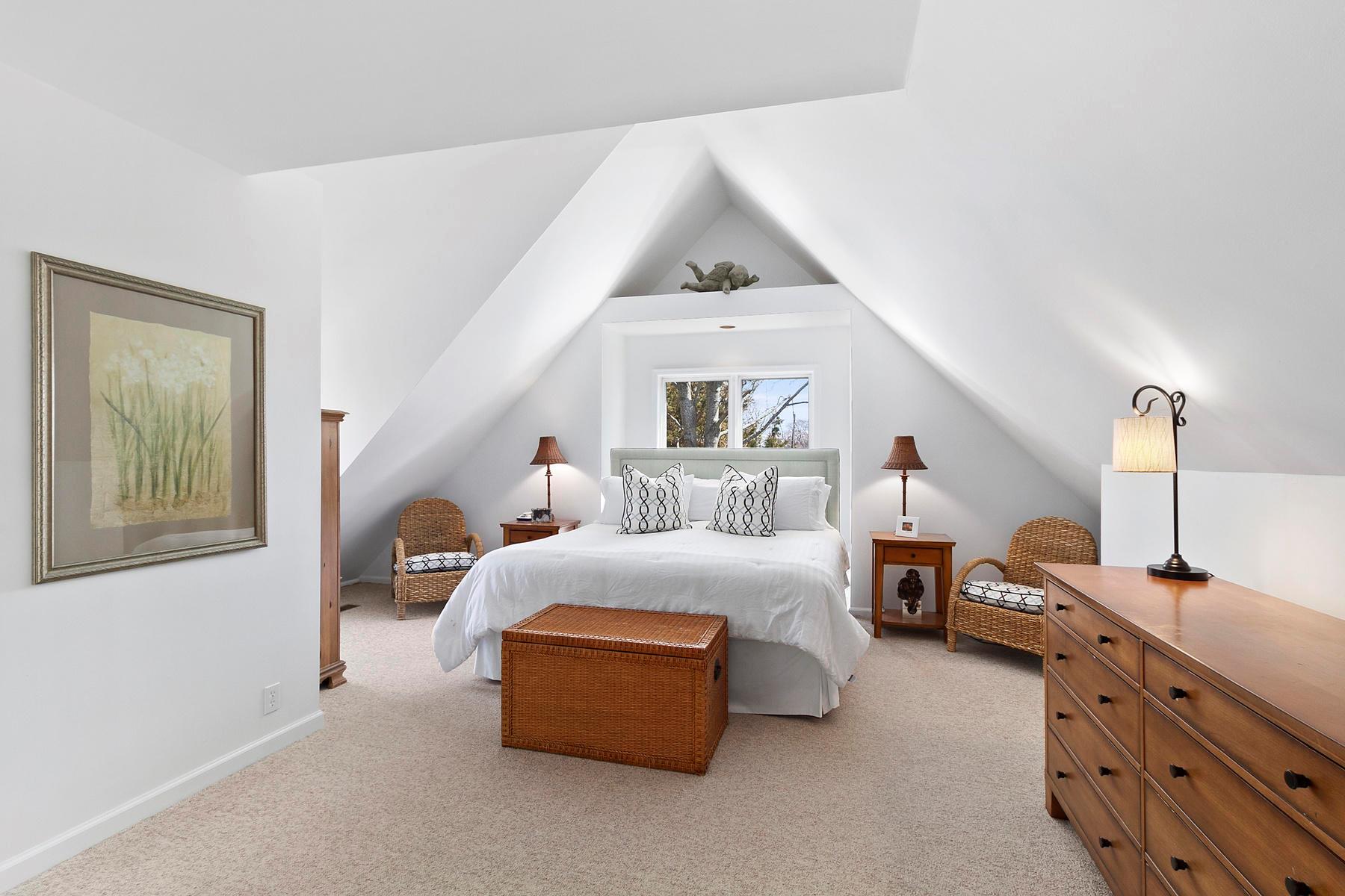 #11 photo, 91 Howell Street, Southampton , NY 11968