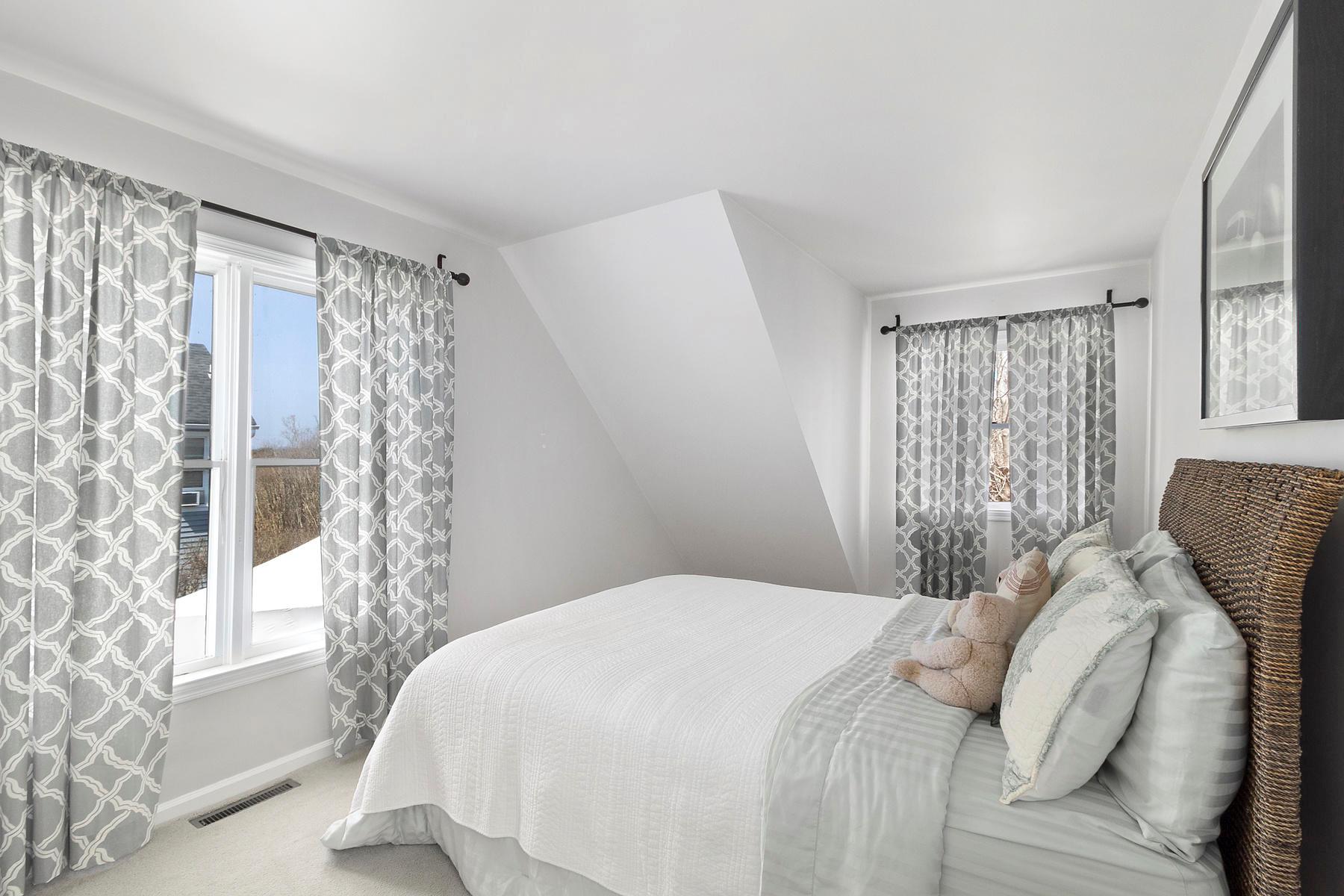 #14 photo, 91 Howell Street, Southampton , NY 11968