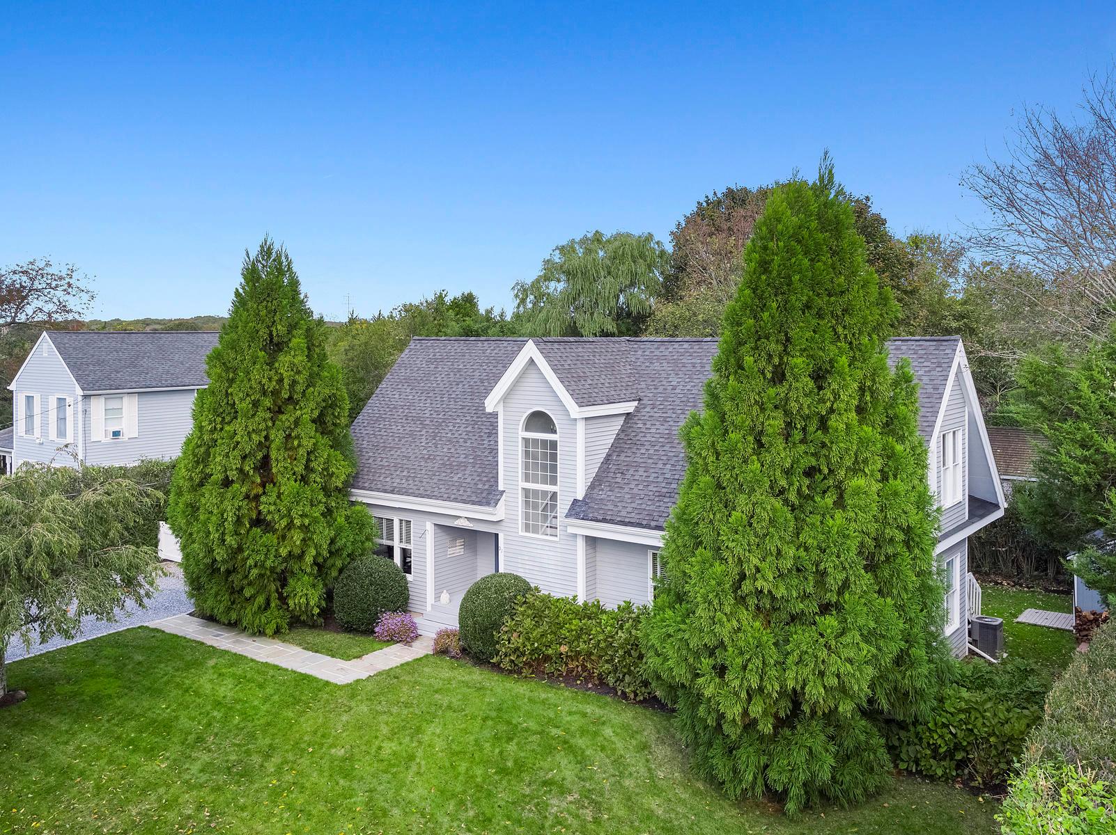 #3 photo, 91 Howell Street, Southampton , NY 11968