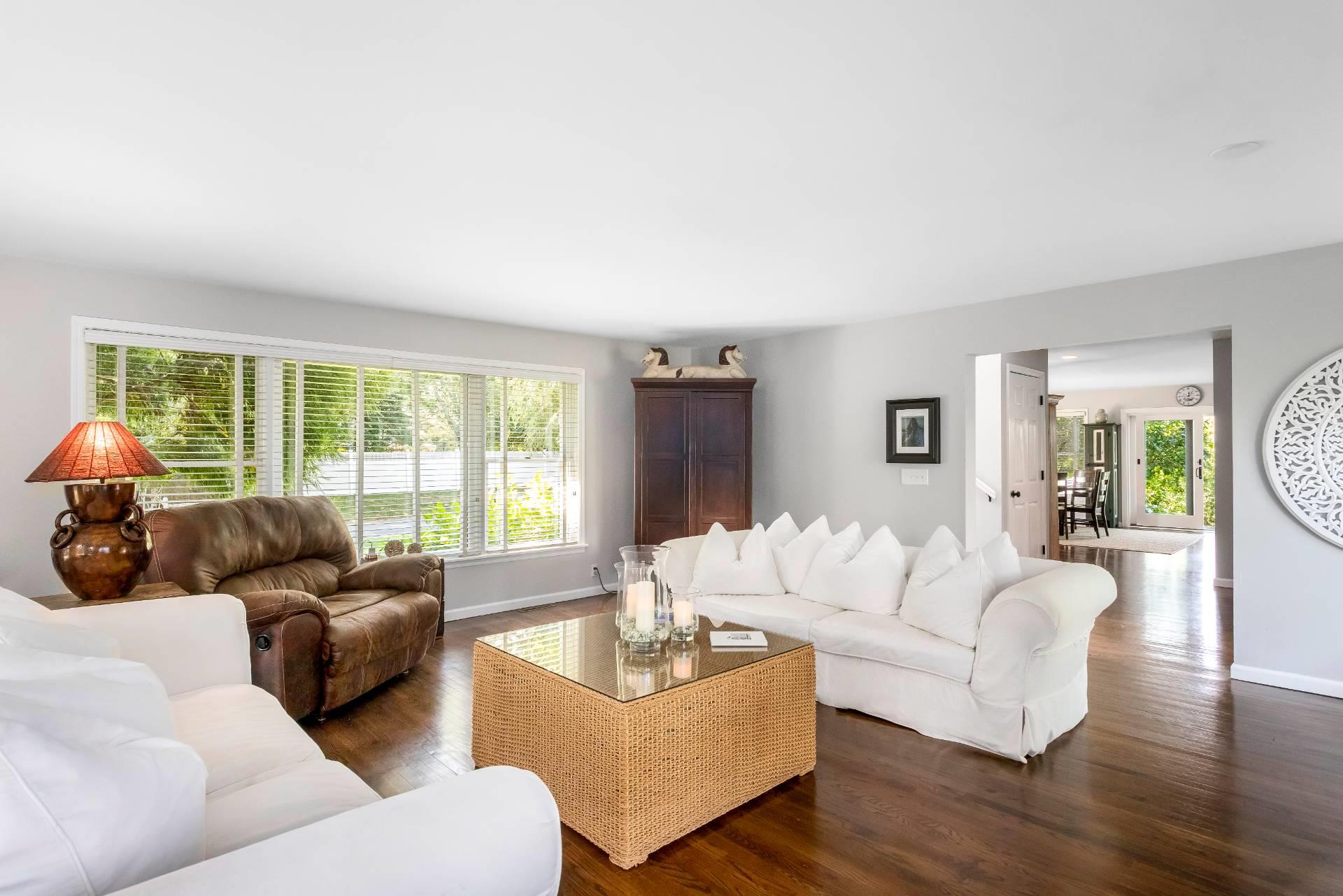 #6 photo, 91 Howell Street, Southampton , NY 11968