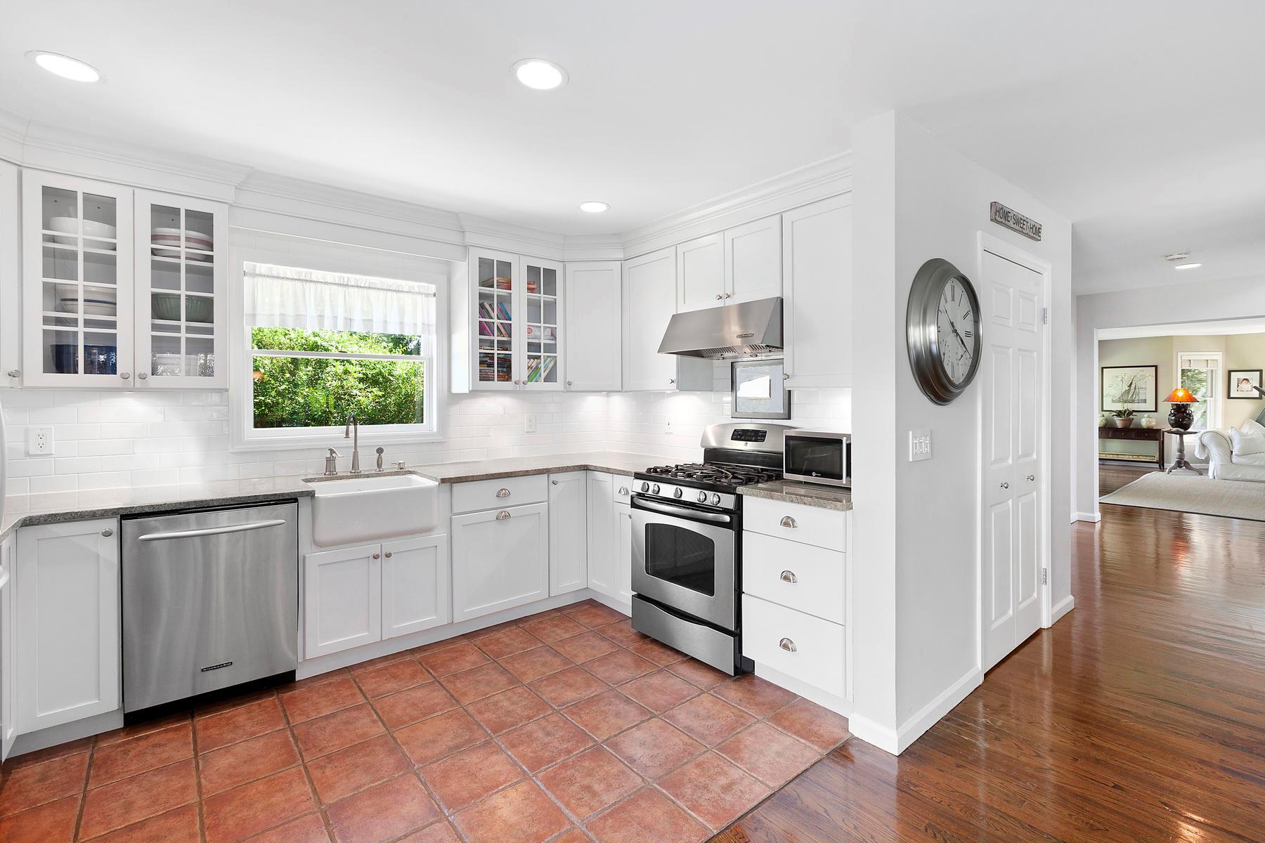 #7 photo, 91 Howell Street, Southampton , NY 11968