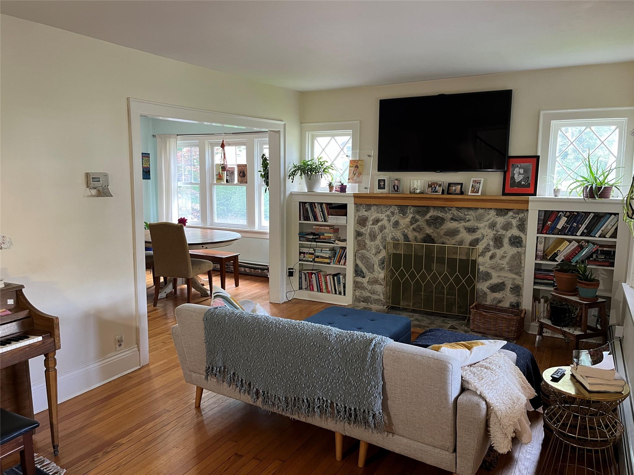 #1 photo, 25 Willow Avenue, Huntington , NY 11743