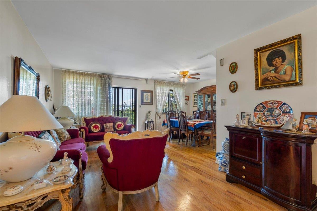 #3 photo, 7429 Calamus Avenue, クイーンズ区 Flushing , NY 11373