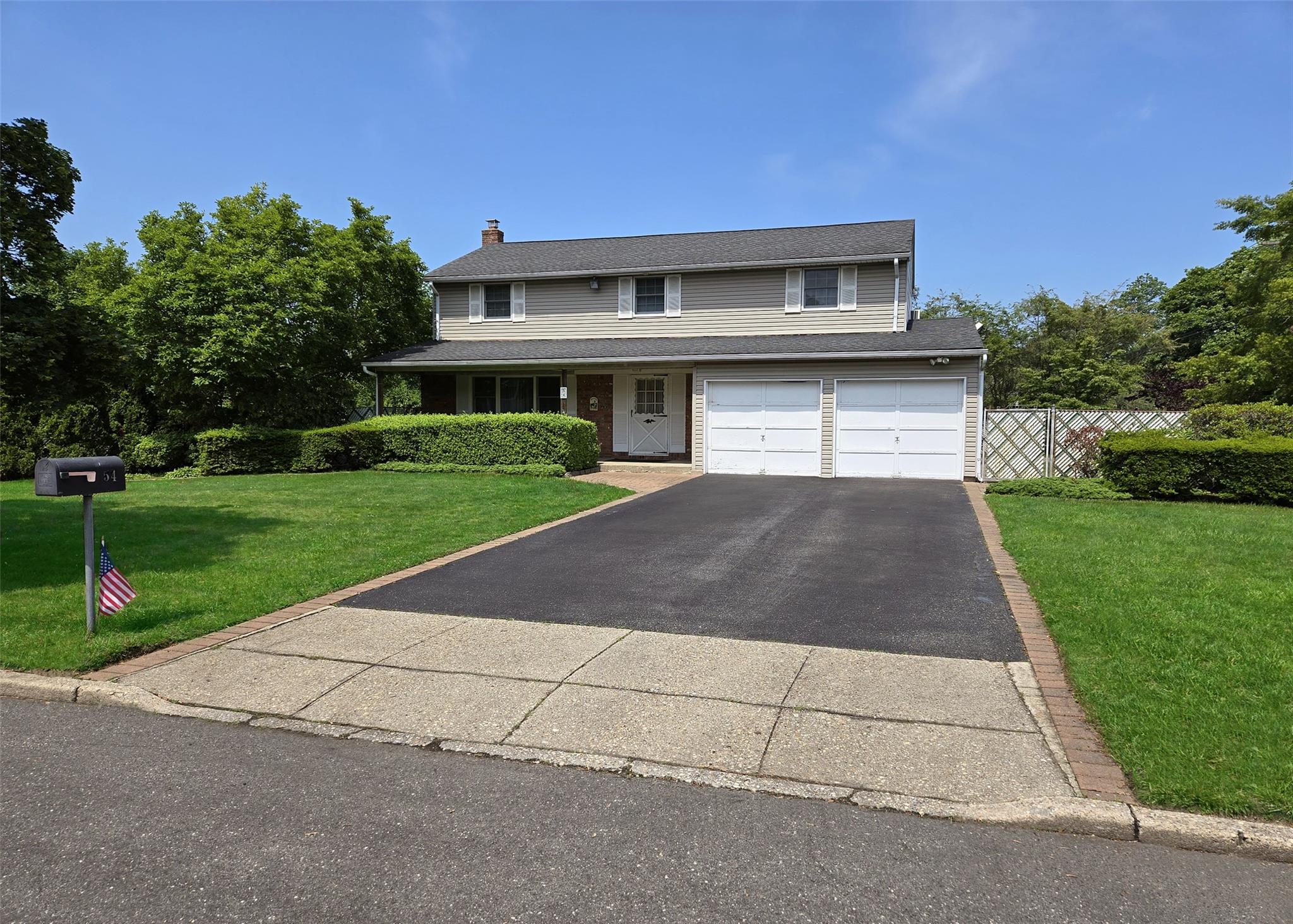 #1 photo, 54 Longstreet Drive, سوفولك Lake Grove , NY 11755